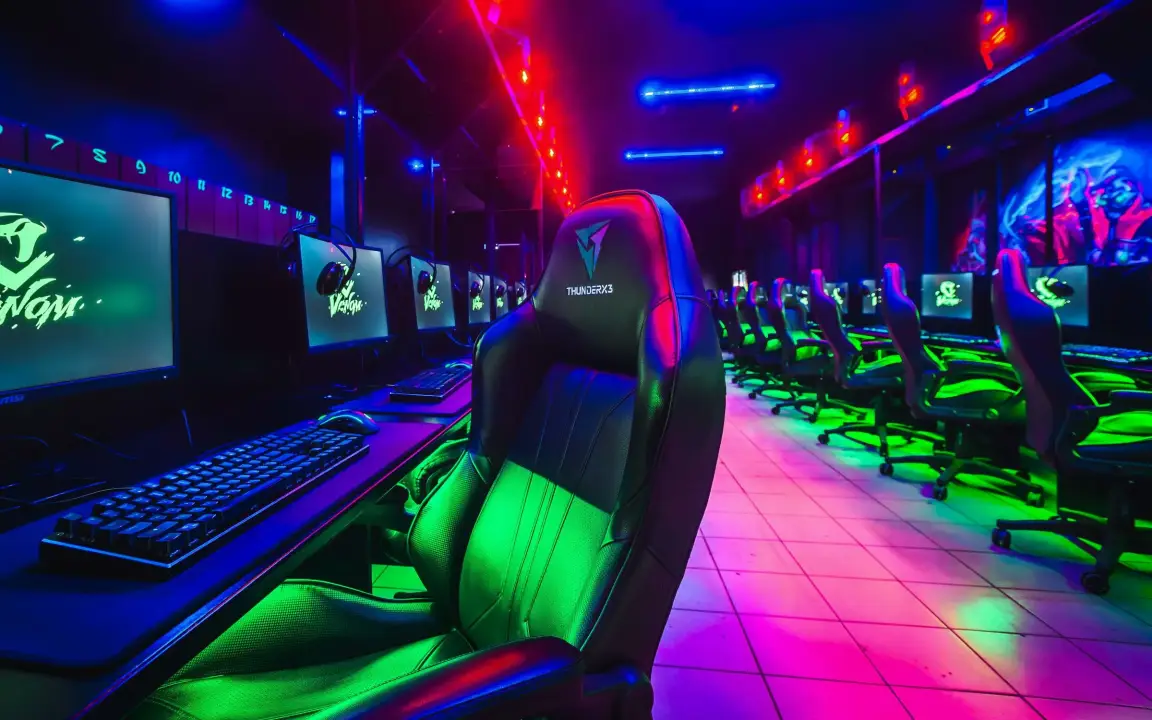 Компьютерный клуб, фото