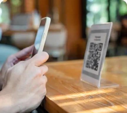 Универсальный QR на табличке