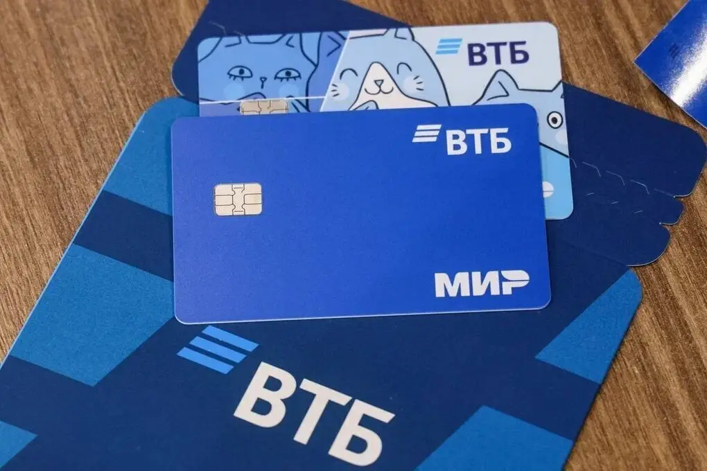 А также можете заказать ВТБ стикер для телефона