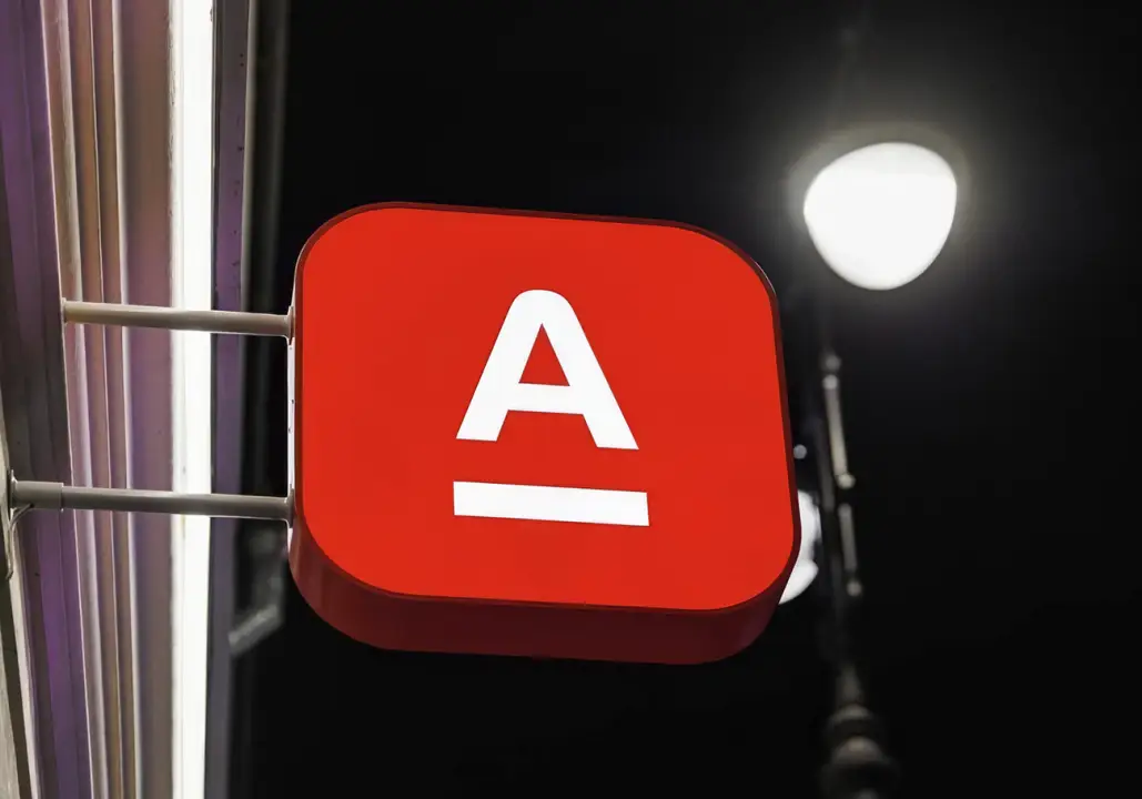 Альфа-Банк работает практически во всех регионах России Альфа-Банк работает практически во всех регионах России