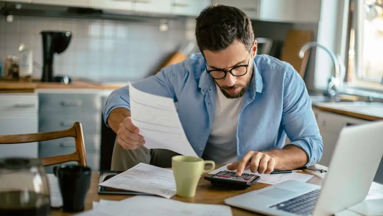 Частая ошибка — превышение лимита 2,4 млн рублей